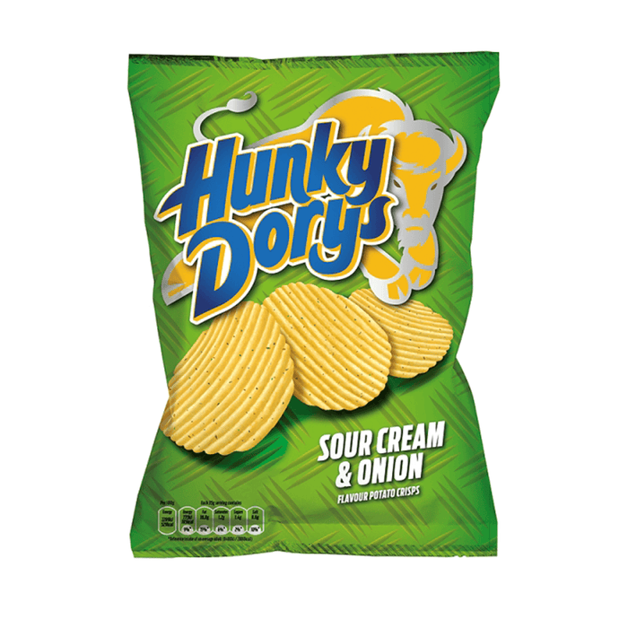 Hunky Dory's Sour Cream & Onion large bag of potato crisps, perfect for sharing, 135g, bold flavor packaging.